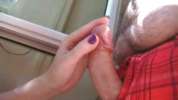 Latina-Mama beschließt, ihren geilen Stiefsohn zu ficken